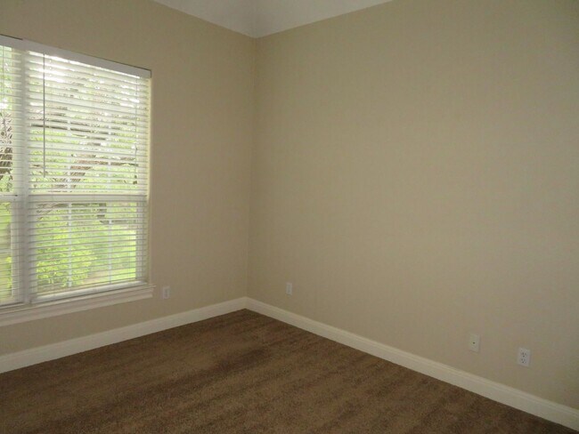 Building Photo - MORADO COVE CONDOS  --  FREE RENT - CALL F...