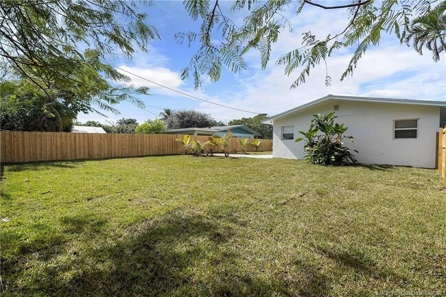 Building Photo - 901 E Madison Ave