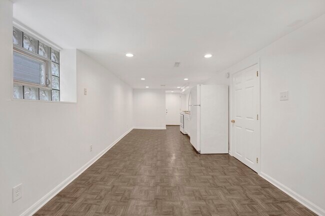 Building Photo - 5037 W Winona St