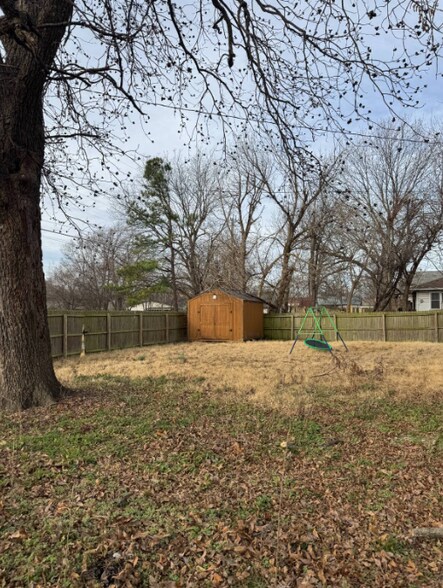 Building Photo - 724 E Delaware Ave