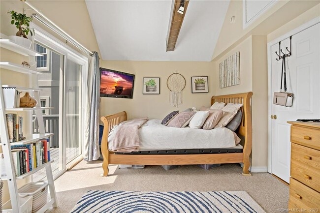 Building Photo - 210 Broadway