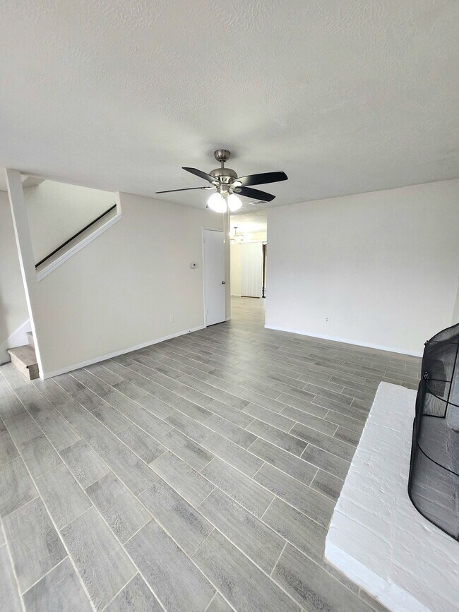 Building Photo - 10045 Emerald Creek Dr