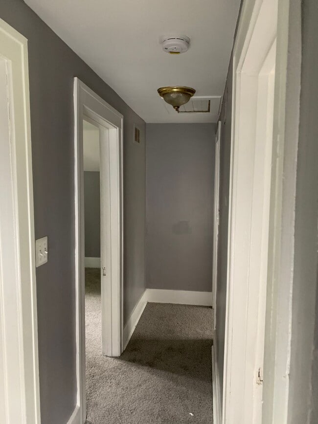Building Photo - 3 Bedroom Home In Pontiac