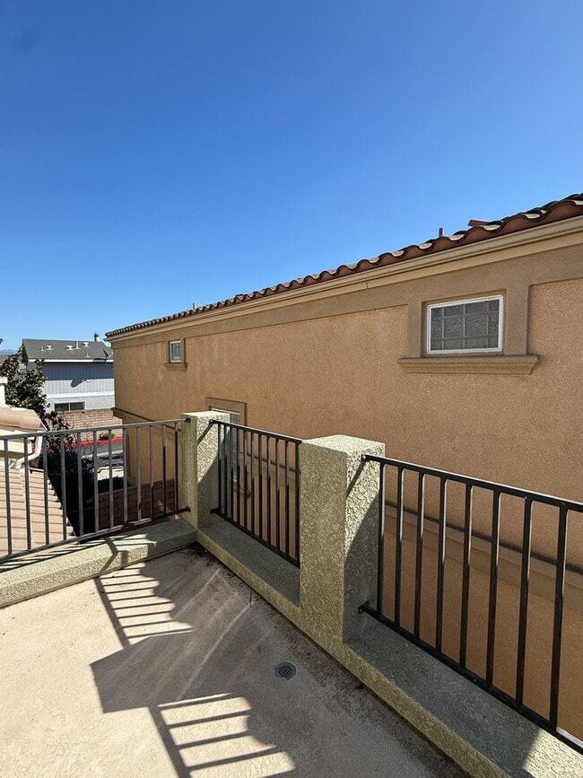 Building Photo - Centrally Located Large Two Story Home on ...