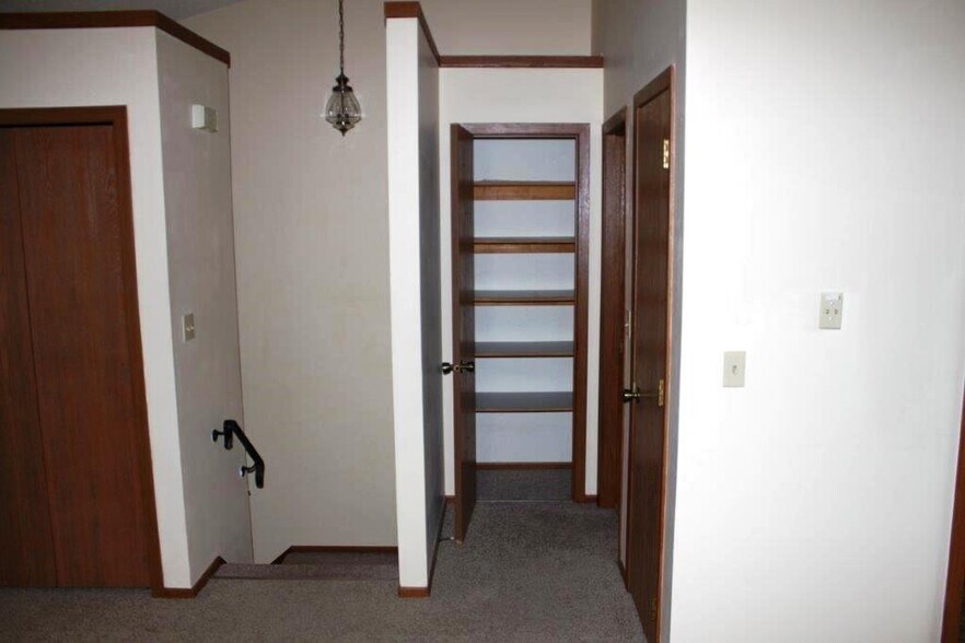 Building Photo - 1624 Greeley St S