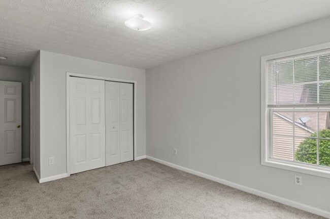 Building Photo - 329 Horsehill St