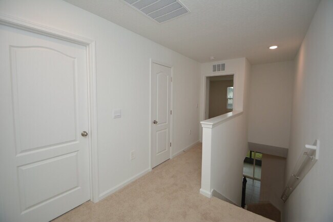 Building Photo - 344 Redbud Rd