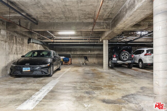 Building Photo - 833 5th St