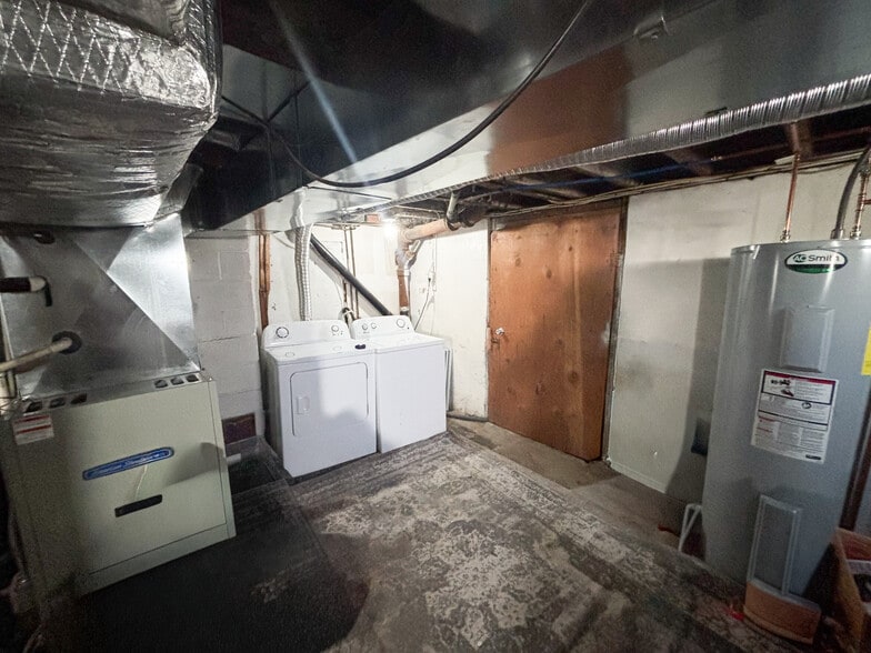 Building Photo - 11 Livingstone Ave