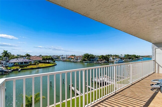 Building Photo - 719 Pinellas Bayway S