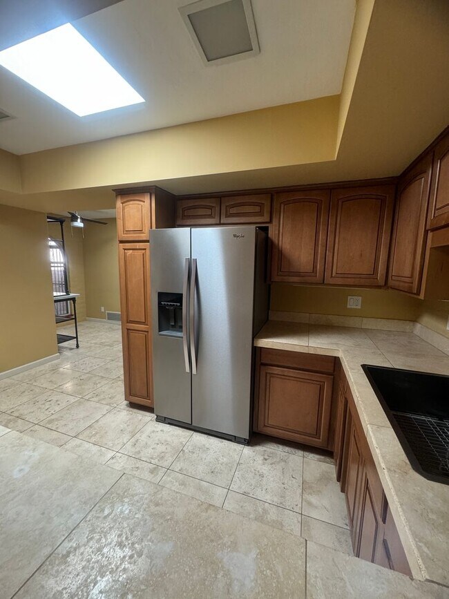 Building Photo - Sophisticated Catalina Foothills Sanctuary: Premium 3-Bedroom Townhome with 2-Car Garage