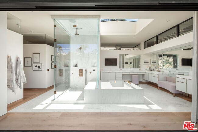 Building Photo - 527 Latimer Rd