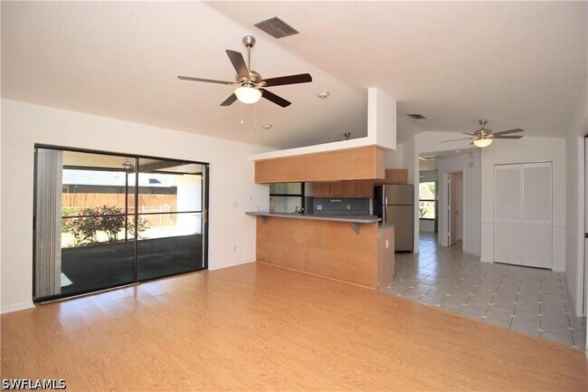 Building Photo - 224 Erie Dr