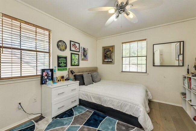 Building Photo - 6210 Cape Coral Dr