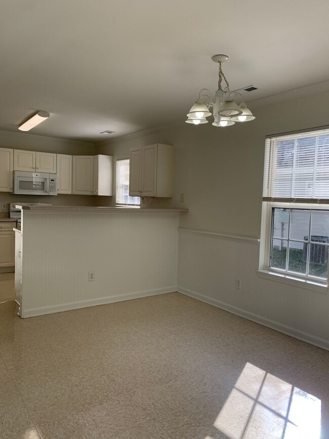 Building Photo - 1/2 OFF FIRST MONTHS RENT! 3 Bedroom 2 Bat...