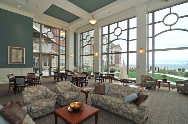 Building Photo - 4130 S Lake Dr