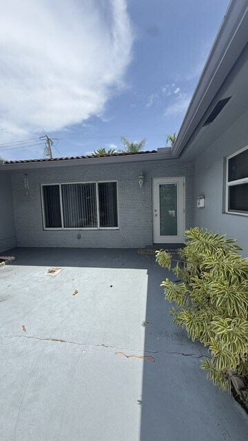Building Photo - 1730 NE 56th Ct