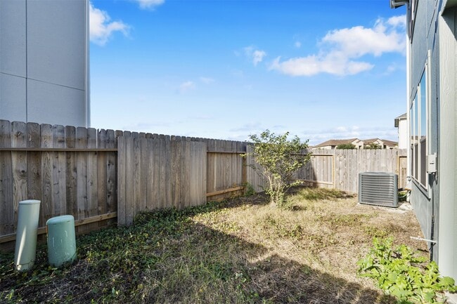 Building Photo - 11926 Briarwood Hill Way