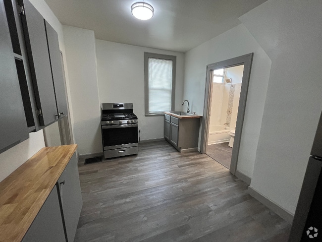 Building Photo - 1342 W 69th St