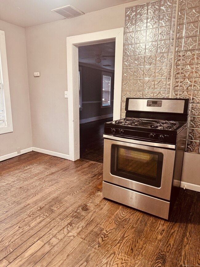 Building Photo - 90 E Elm St