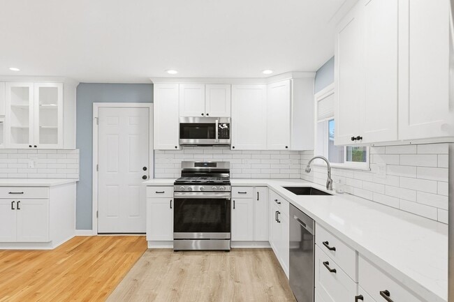 Building Photo - Charming One-Level 3 Bedroom/ 1.5 Bath Beaverton Home | Large ¼-Acre Lot