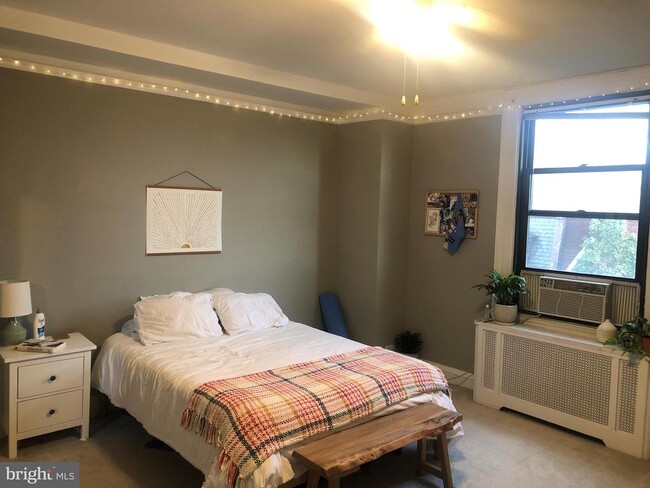 Building Photo - 2031 Locust St