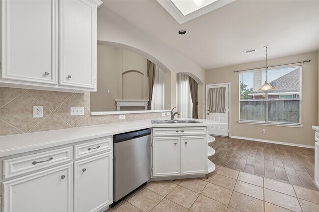 Building Photo - 4623 Russett Ln