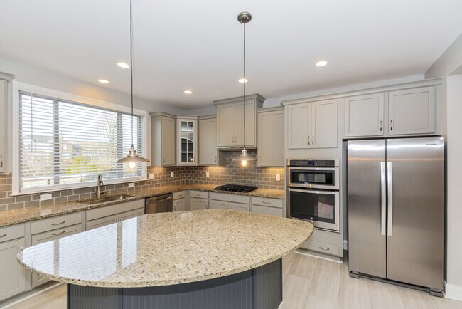 Building Photo - 2004 Oliver Dr