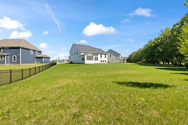 Building Photo - 8190 Smiths Cir