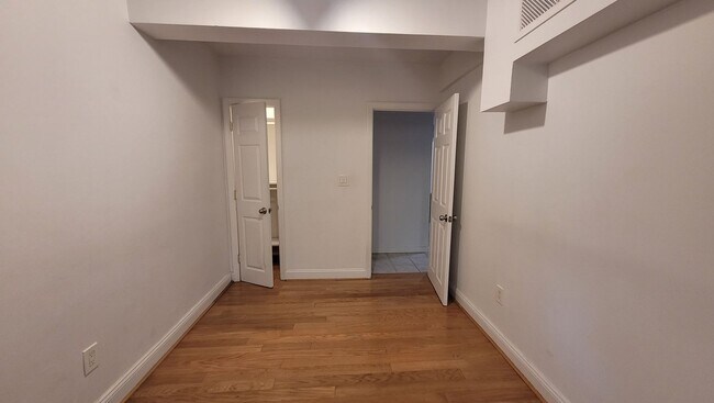 Building Photo - 275 Maple Ave