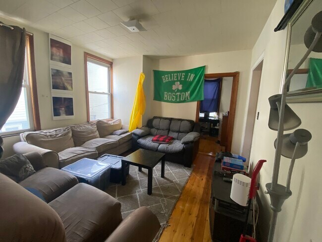 Building Photo - 1582 Tremont St