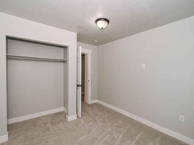 Building Photo - 408 E 775 N