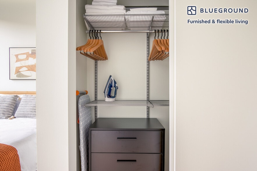 Building Photo - 165 North Des Plaines Street-SI FL3-ID750