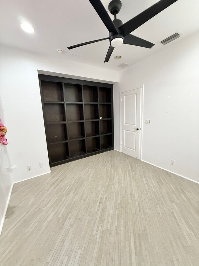 Building Photo - Beautiful 4-Bedroom, 3-Bath Former Model H...