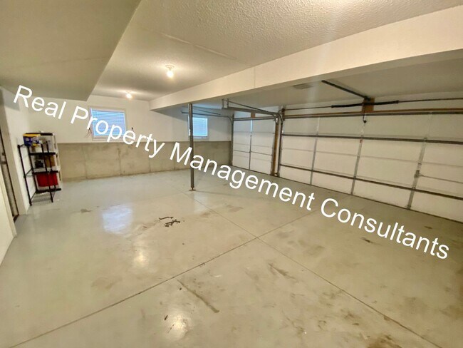 Building Photo - 3 Bedroom in Lees Summit School District