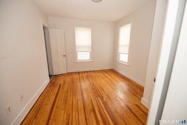 Building Photo - 473 Howard Ave