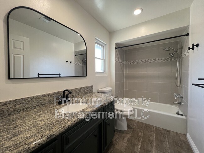 Building Photo - 517 Brightwood St