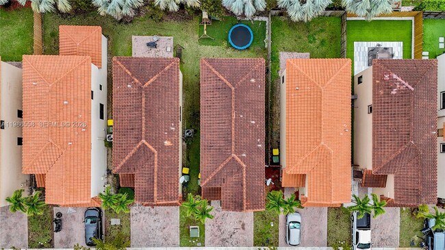 Building Photo - 101 NE 37th Pl