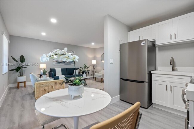 Building Photo - 1400 NE 5th Terrace