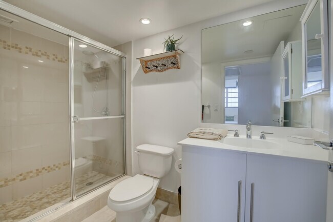 Building Photo - 3000 S Ocean Dr