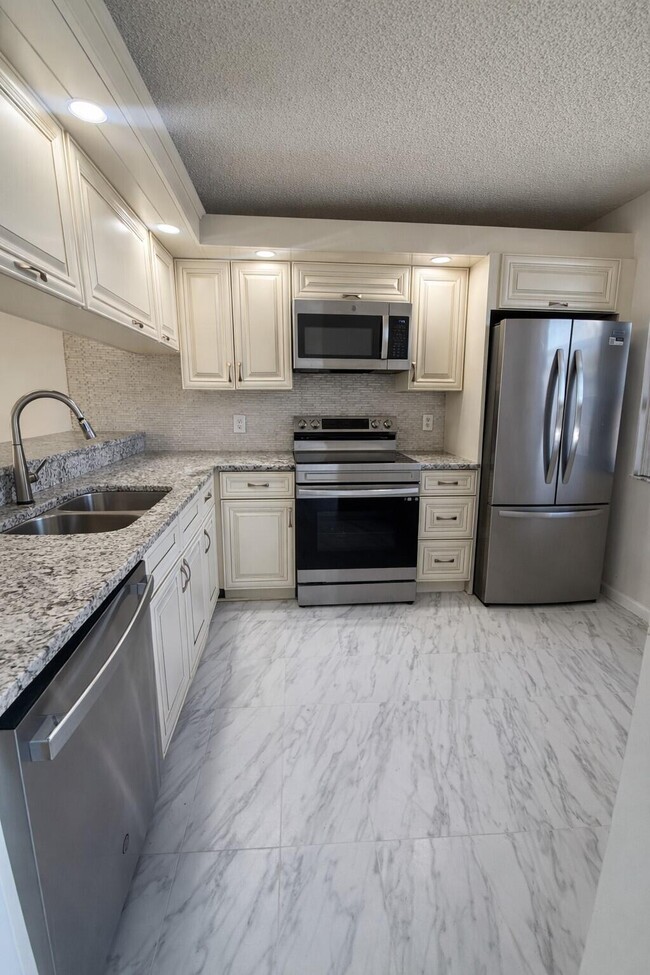 Building Photo - 3826 Whitehall Dr