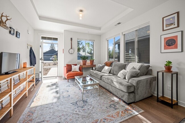 Building Photo - Beautiful Home with Modern Comforts