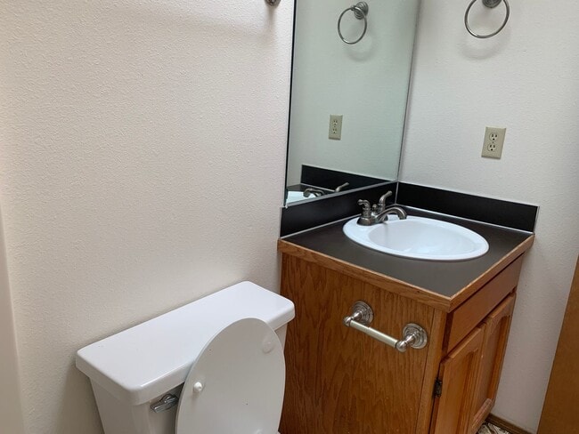 Building Photo - Wonderful Pet Friendly 3 Bedroom Home with...