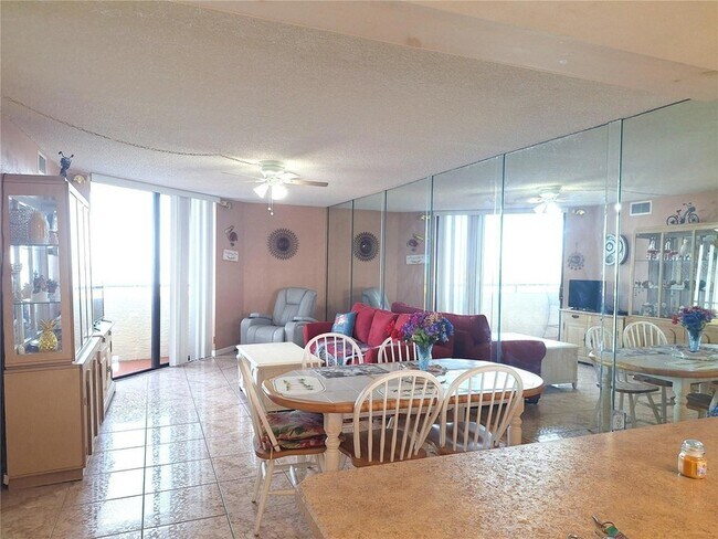 Building Photo - 6009 Sea Ranch Dr