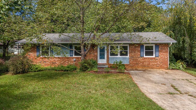 Building Photo - Lovely, Remodeled 3-Bedroom Home in West Asheville with Fenced-In Yard (6 or 12 Month Lease Options)