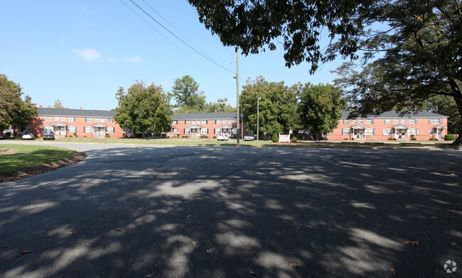 Primary Photo - Park Court Apartments