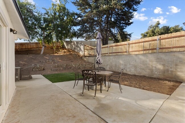 Building Photo - 1540 Souvenir Dr