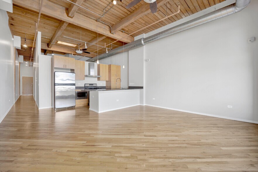 Building Photo - 1040 W Adams St