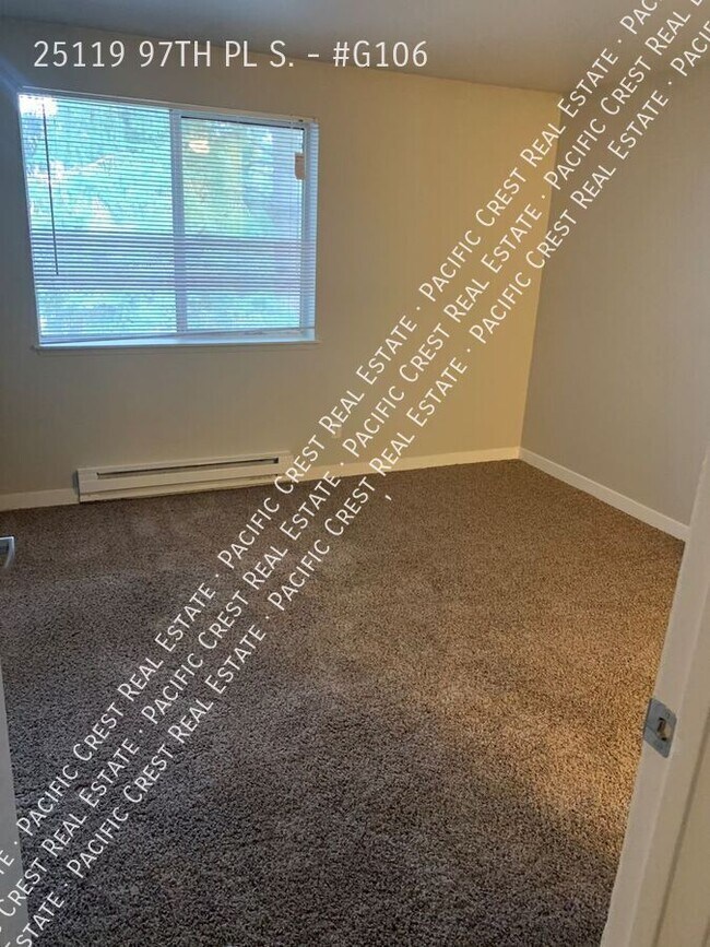 Building Photo - Spacious Two Bedroom /Two Bath!
