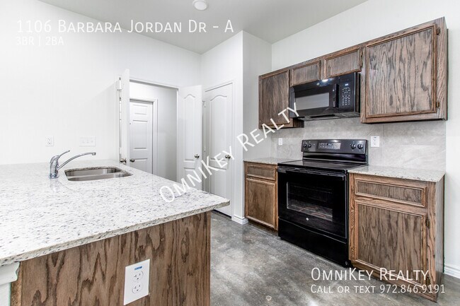 Building Photo - 1106 Barbara Jordan St